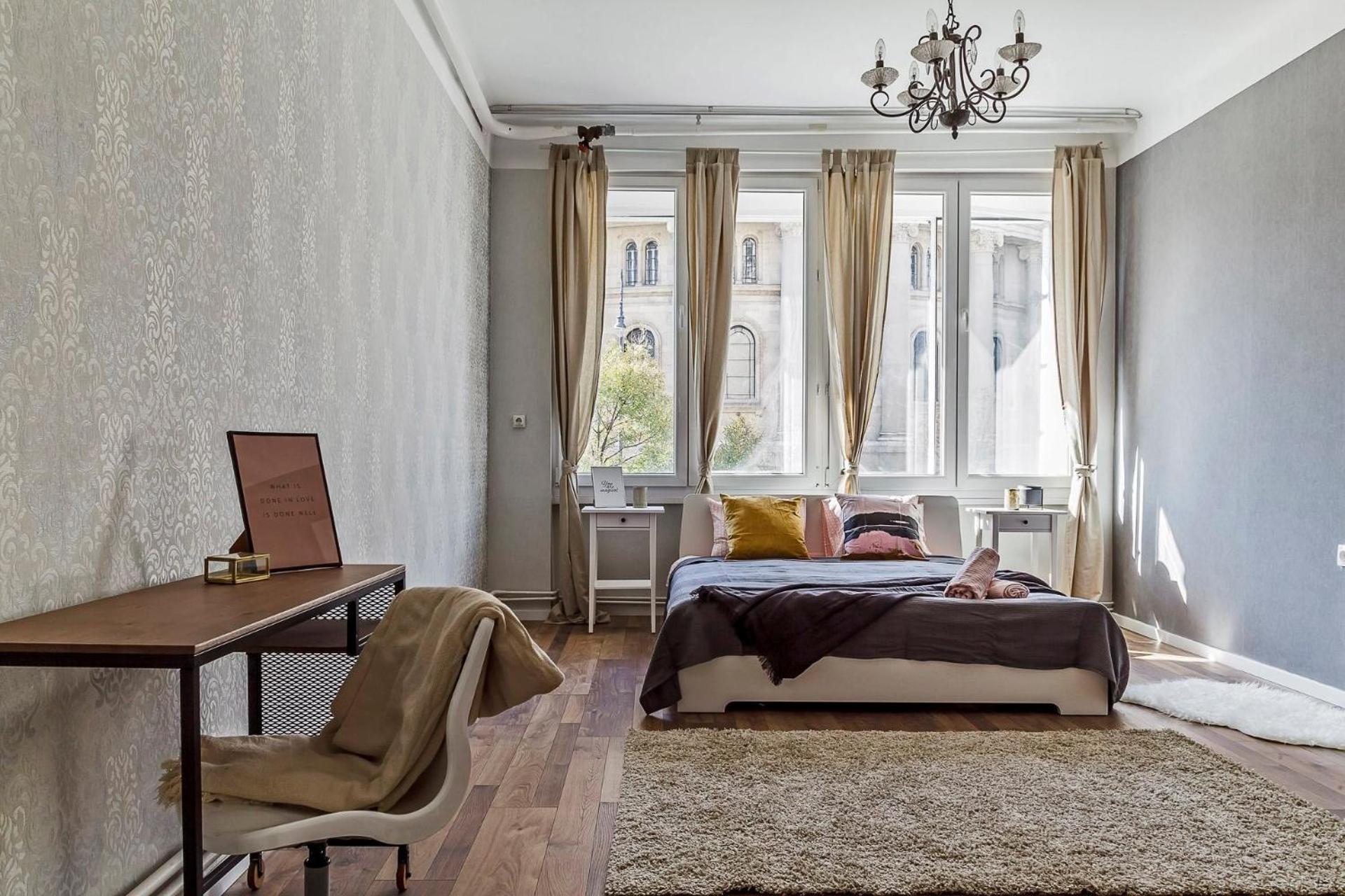 Cozy 4 Bedroom Overlooking The Basilica * Budapest