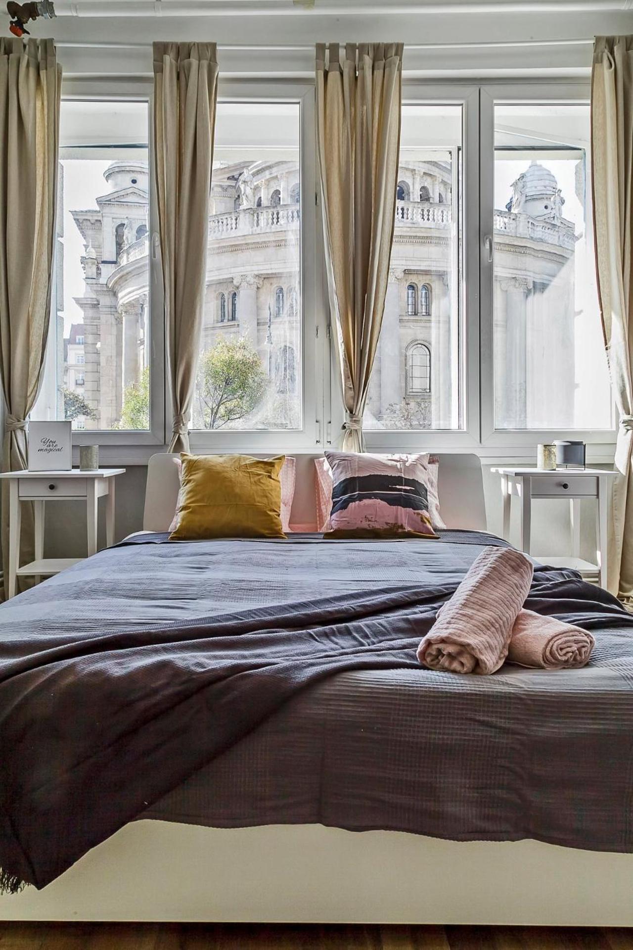 Apartment Cozy 4 Bedroom Overlooking The Basilica