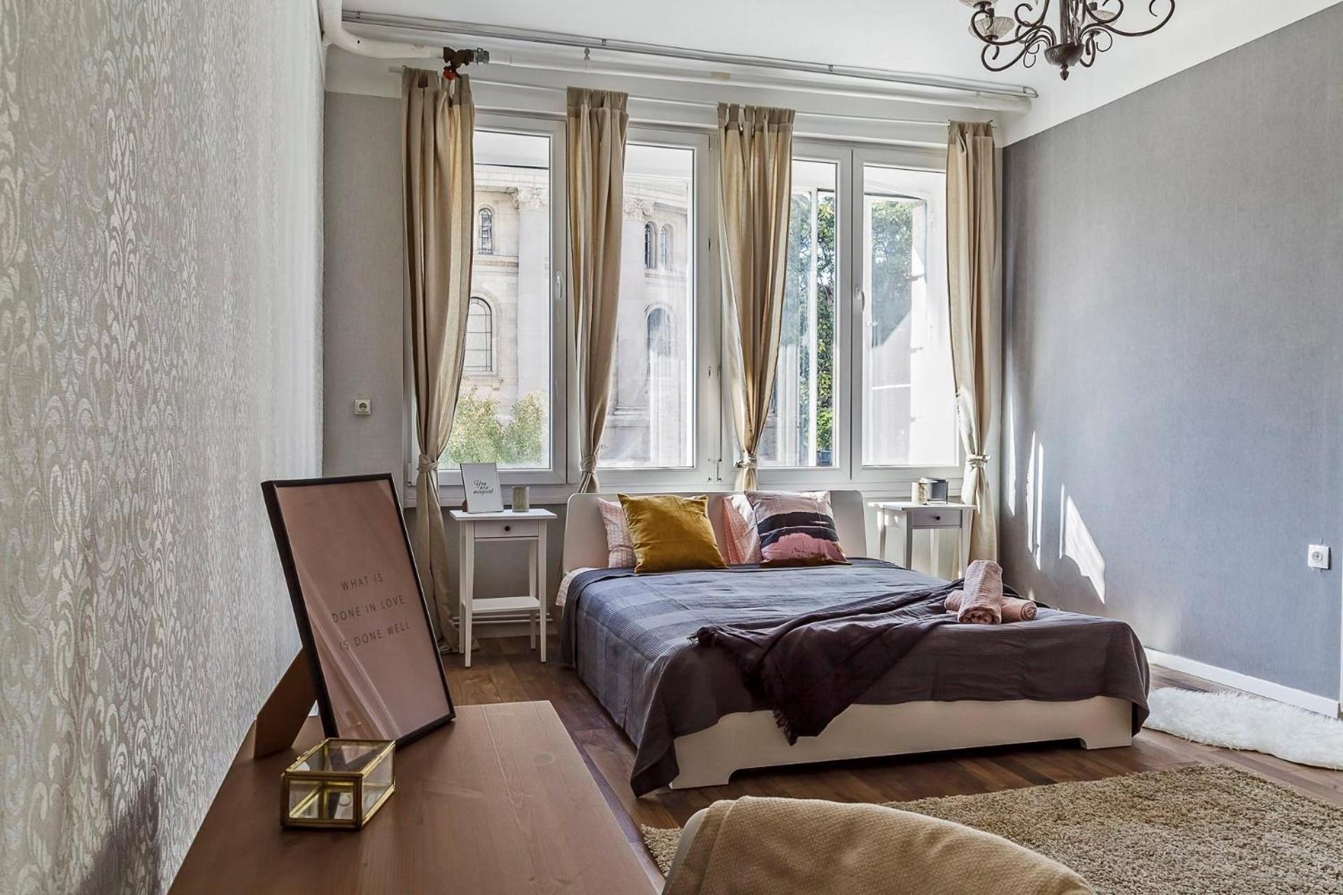 Cozy 4 Bedroom Overlooking The Basilica
