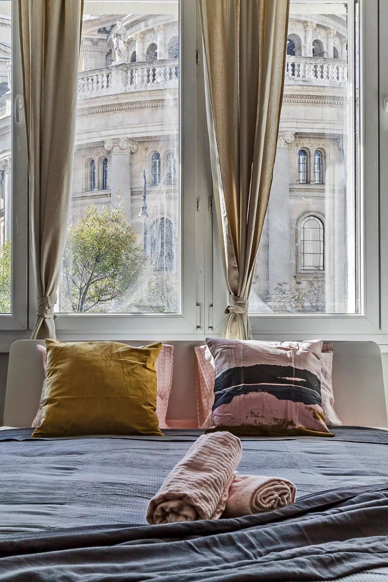Cozy 4 Bedroom Overlooking The Basilica Apartment Budapest